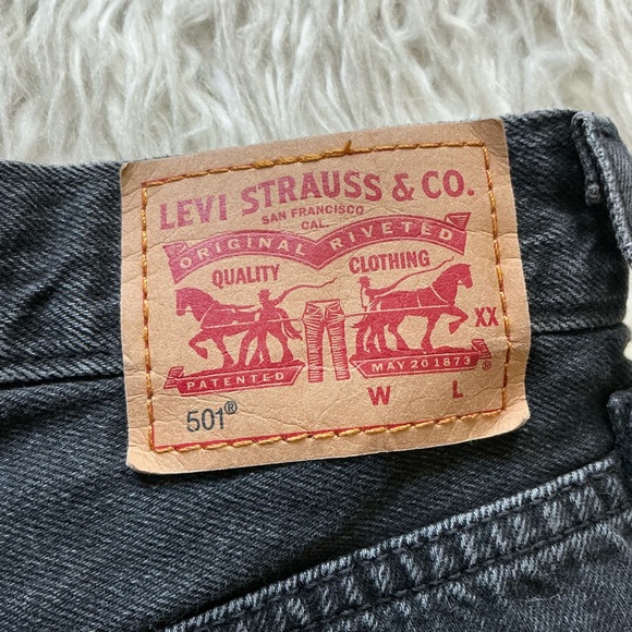 LEVI'S‎ WOMEN'S 501 ORIGINAL DENIM SHORTS - LUNAR BLACK - Picture 7 of 7